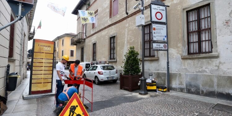 Lavori all’inizio della zona a traffico limitato di Vigevano (©Sacchiero)