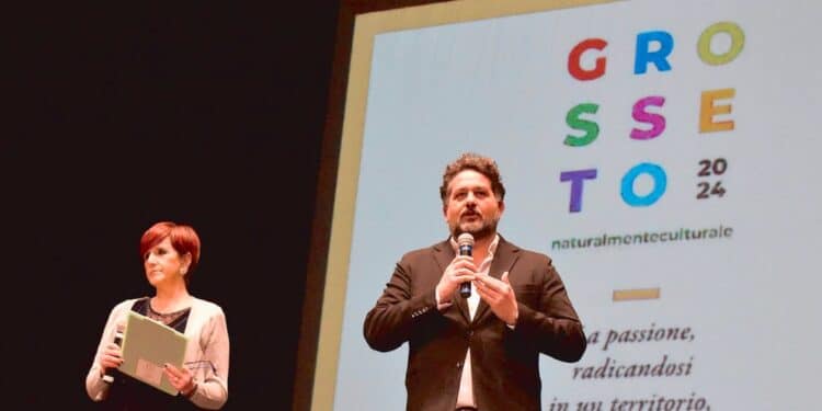 Un momento della presentazione nel teatro degli Industri della candidatura di Grosseto a «Capitale della Cultura 2024»